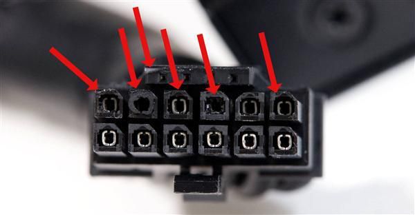 RTX 5090 FE公版显卡供电线测试中两端熔毁，媒体称非操作失误  第3张