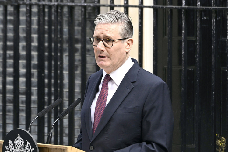 英国首相斯塔默宣布辞去工党党首职务 将在继任者产生后卸任首相