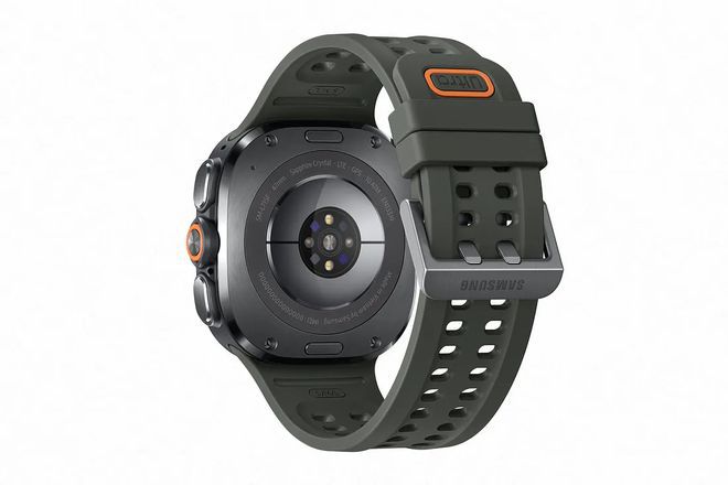 三星 Galaxy Watch Ultra2 渲染图曝光，提供黑色与绿灰色两种配色  第2张