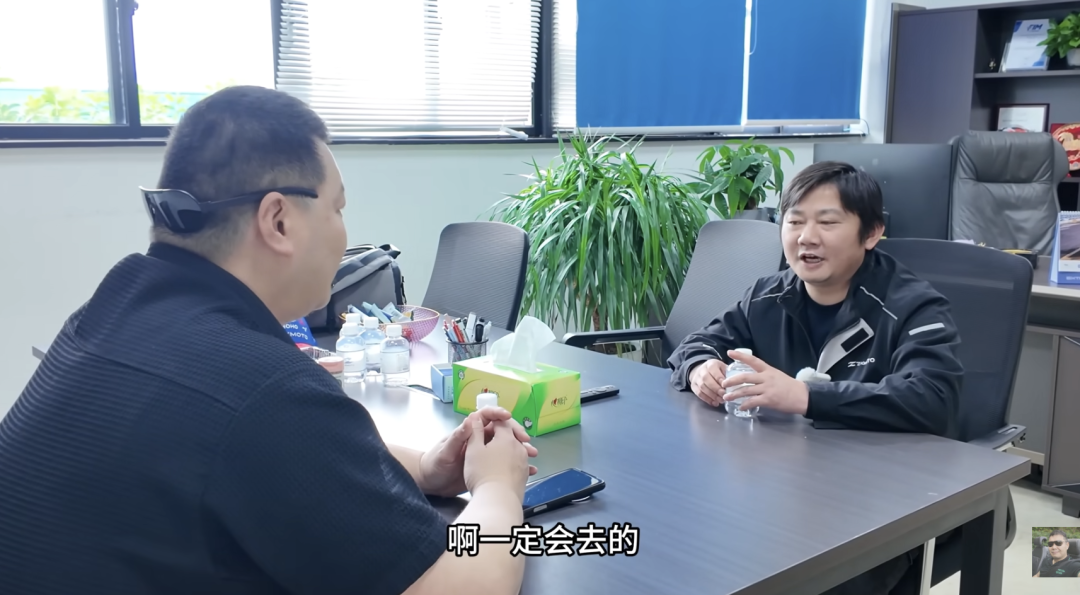 张雪直播连线台湾首位820RR车主，承诺售后支持与工厂参观邀约  第3张