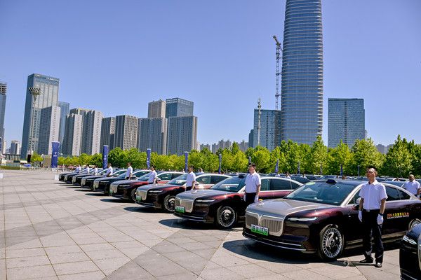 岚图汽车董事长卢放6月24日谈夏季达沃斯论坛：前沿应用正从试点走向大规模产业化  第2张