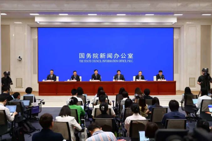 巴音朝鲁：两个“第一部”三个“首次”标定《民族团结进步促进法》分量  第2张
