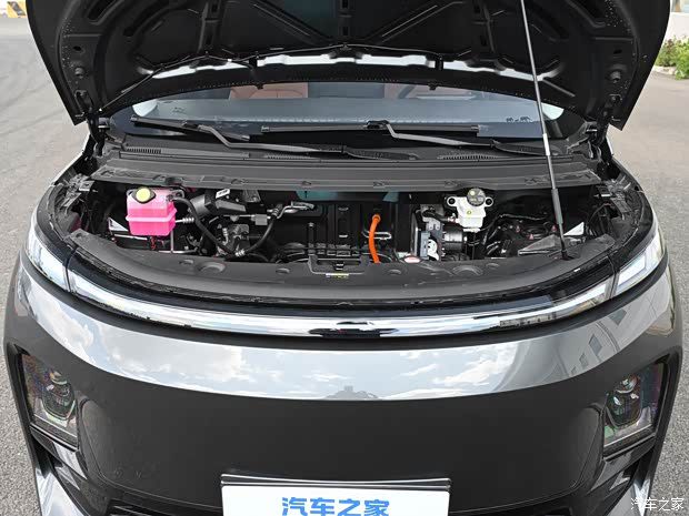 鑫源向上V6纯电MPV定档6月30日上市 预售价6.98万元起  第8张