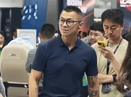 车评人陈震时隔半年后发布新内容，此前因劳斯莱斯事故与偷税被通报