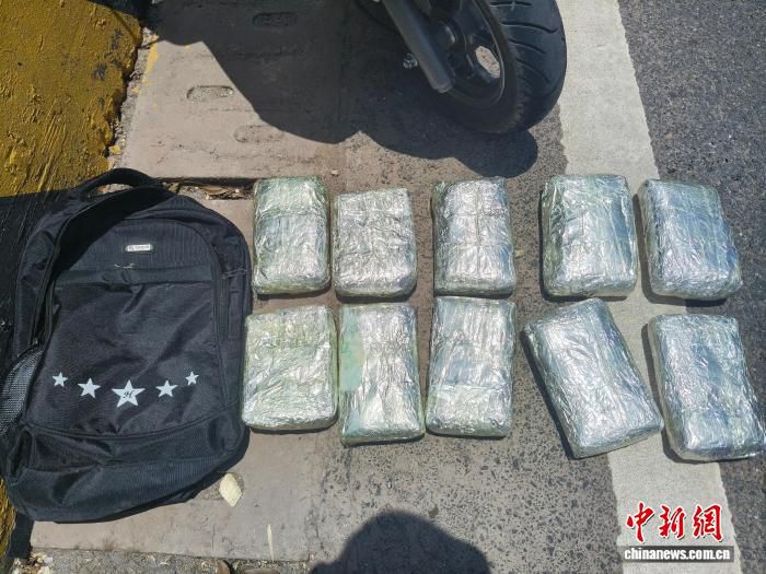边境缉毒警回应儿子追问腿上伤痕：自己画上去的  第3张