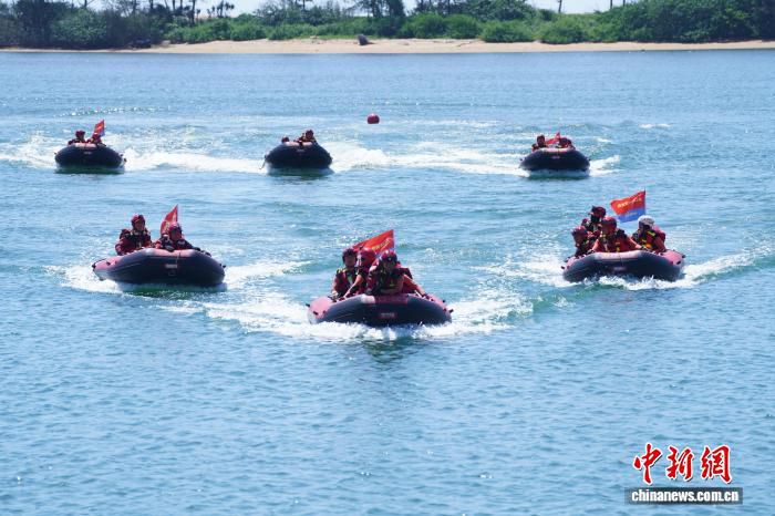 海南消防举行跨区域抗洪实战演练 投入310人48艘舟艇