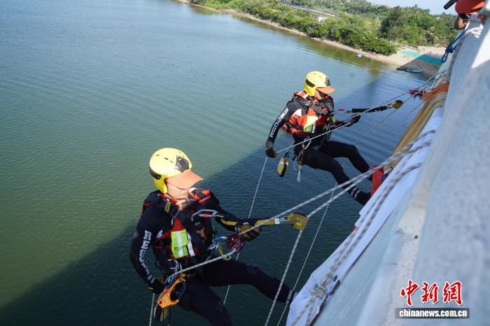 海南消防举行跨区域抗洪实战演练 投入310人48艘舟艇 第2张 海南消防举行跨区域抗洪实战演练 投入310人48艘舟艇 第2张