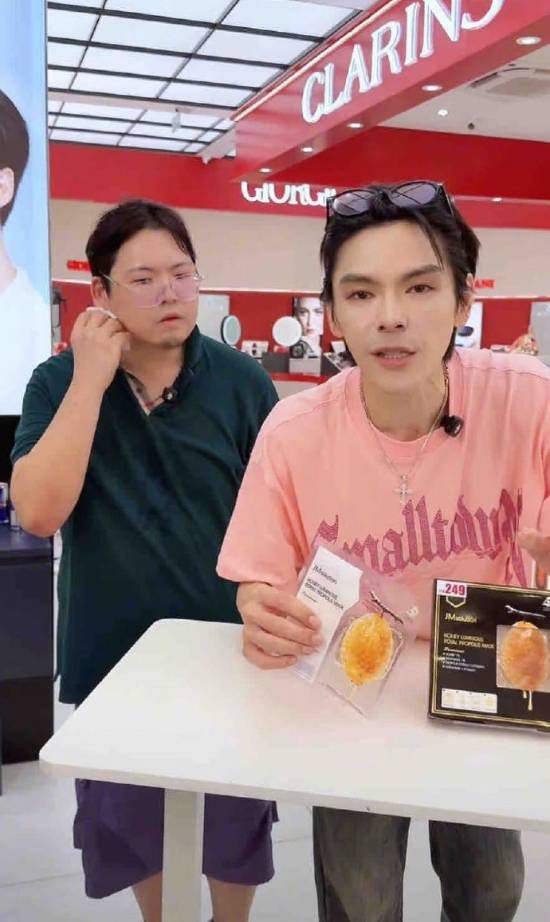 向佐向佑首次合体直播带货 向太陈岚空降助力破千万