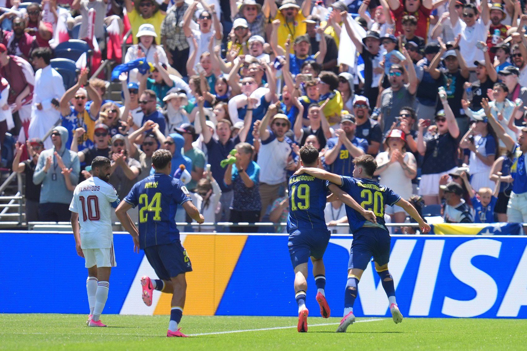 世界杯小组赛：波黑上半场2-1领先卡塔尔，阿拉伊贝戈维奇世界波破门  第5张