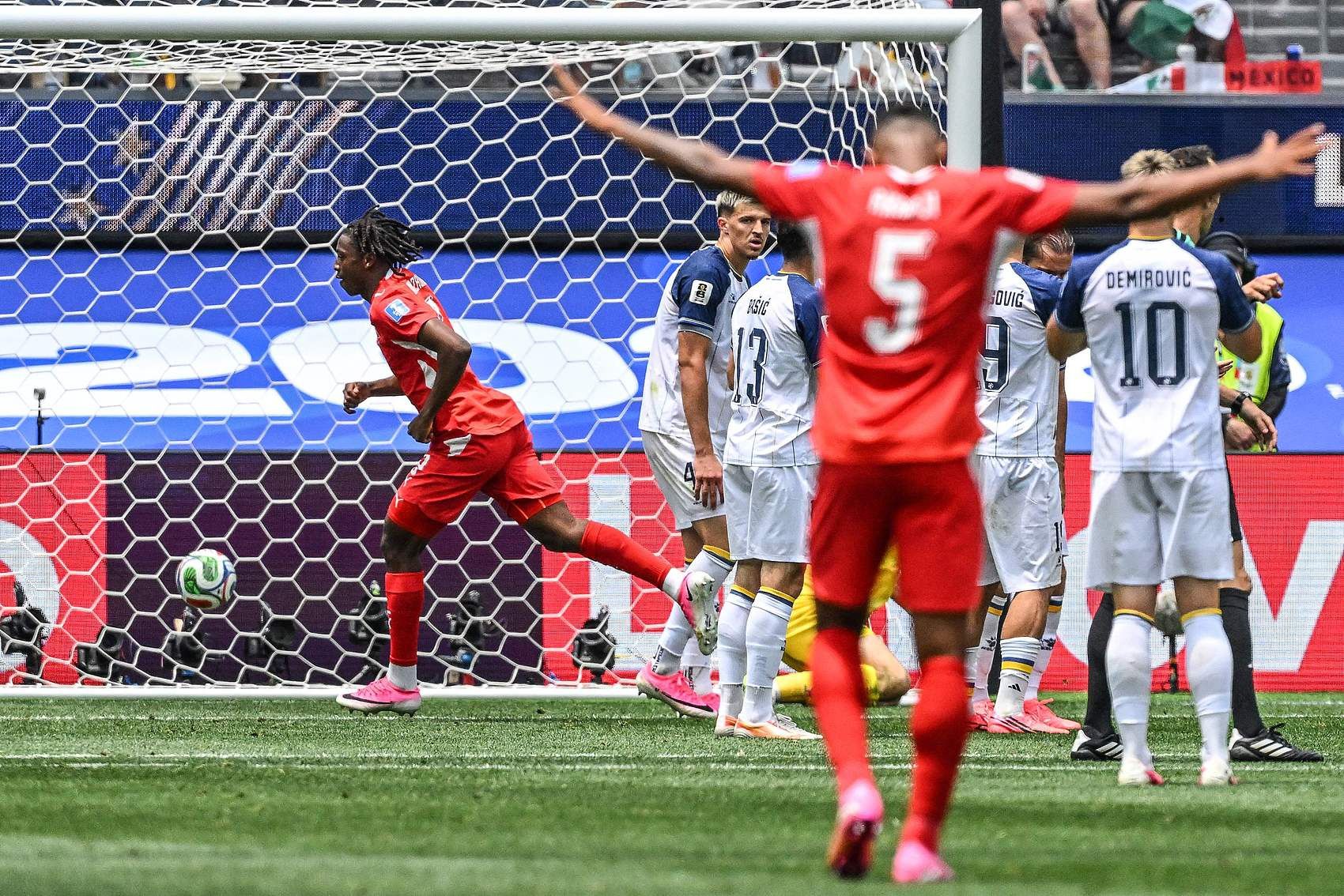 瑞士队小组赛2-1胜加拿大连续四届晋级世界杯淘汰赛