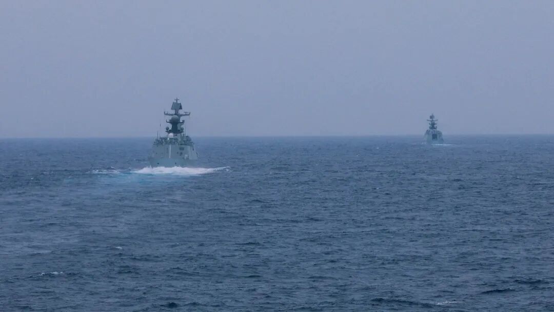 南部战区海军某支队在南海开展多科目实战化训练