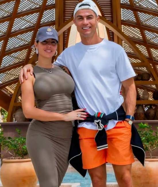 C罗公开确认乔治娜身份变更 宣布世界杯后举办婚礼