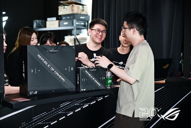 ROG二十周年信仰殿堂快闪活动在上海开启  第7张