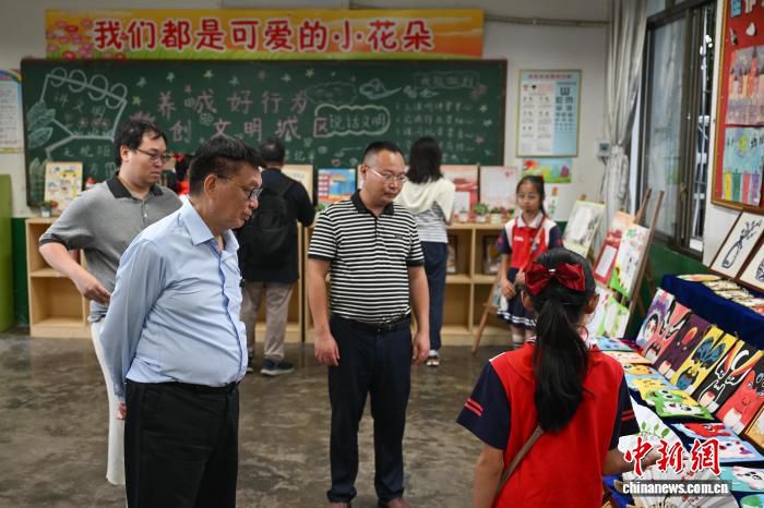 两岸媒体川渝行走进荣昌区竹林村 探访智慧农业与同心助学实践 第3张 两岸媒体川渝行走进荣昌区竹林村 探访智慧农业与同心助学实践 第3张