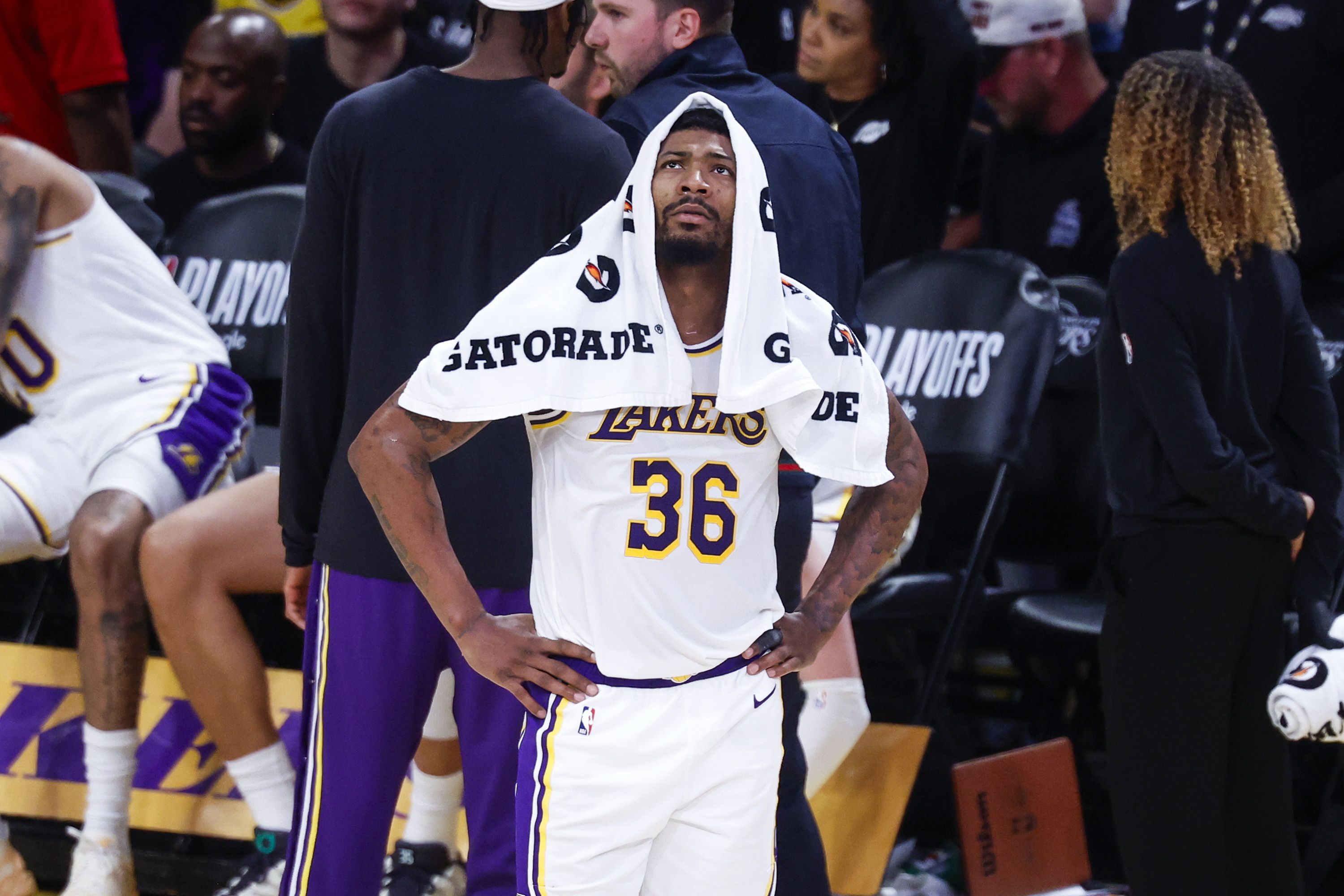 里夫斯与湖人达成四年1.85亿美元续约，创NBA落选自由球员合同纪录  第4张