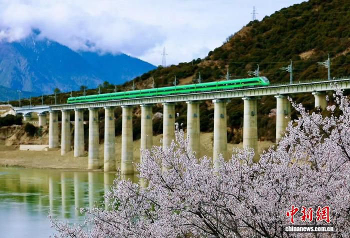 拉林铁路运营满五年 累计运送旅客超625万人次货物超200万吨