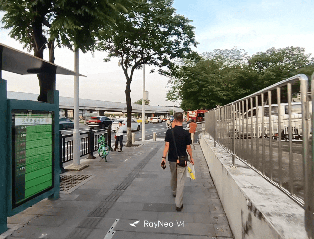 AI眼镜实际体验聚焦佩戴与续航 雷鸟V4进步与短板并存  第7张