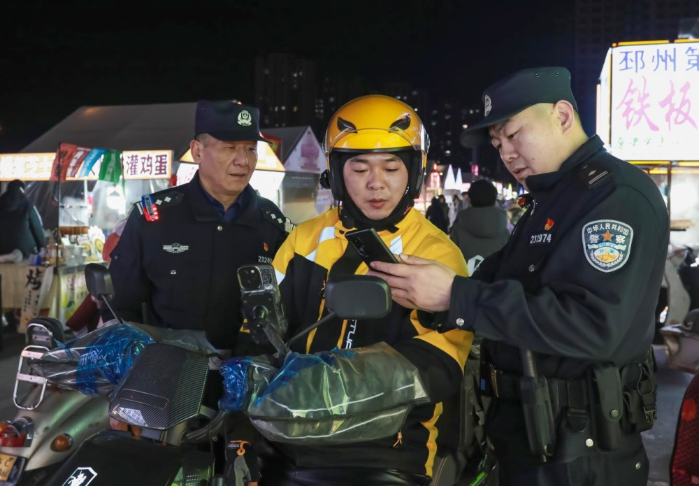 江苏邳州“巡防联盟”吸纳2万名群众 实现街面警情20秒响应3分钟到场 第2张 江苏邳州“巡防联盟”吸纳2万名群众 实现街面警情20秒响应3分钟到场 第2张