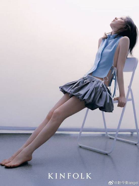 赵今麦身着Miu Miu侧边镂空衬衫发布造型大片 第2张 赵今麦身着Miu Miu侧边镂空衬衫发布造型大片 第2张