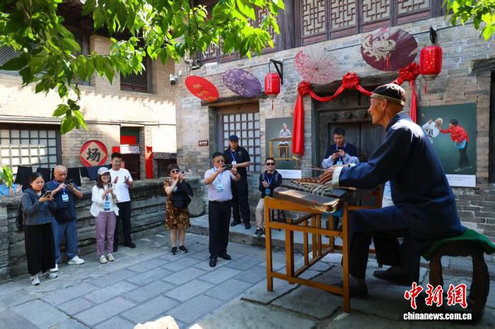 2026海外华文媒体晋城行活动探访阳城古堡群 明代天官王府引关注
