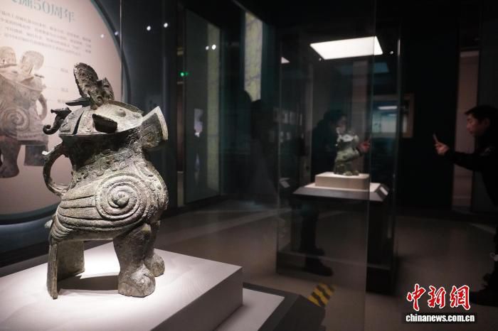 河南博物院特展：两件妇好鸮尊首次同框展出