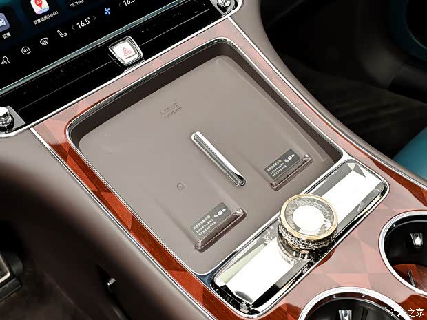 尊界S800 Grand Design典藏大观正式上市 售价138.8万元 第16张 尊界S800 Grand Design典藏大观正式上市 售价138.8万元 第16张