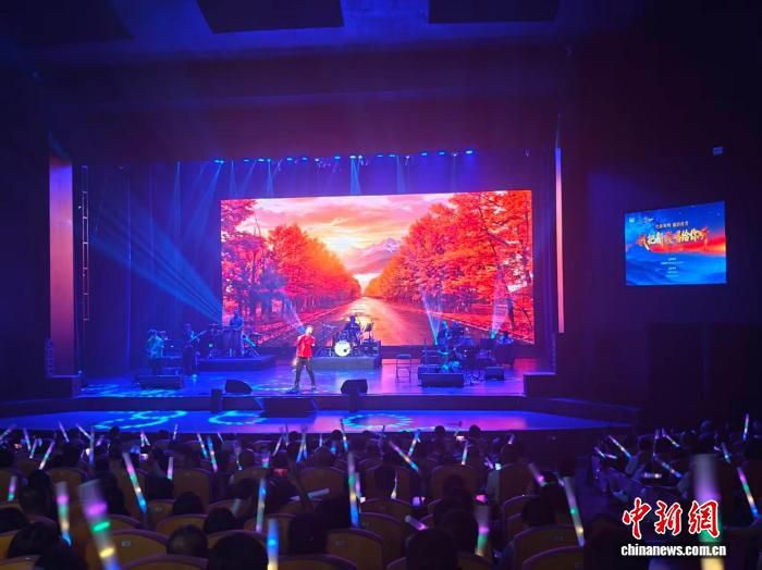 我把新疆唱给你听》公益巡演西安站连演两场，以歌声推介新疆文旅