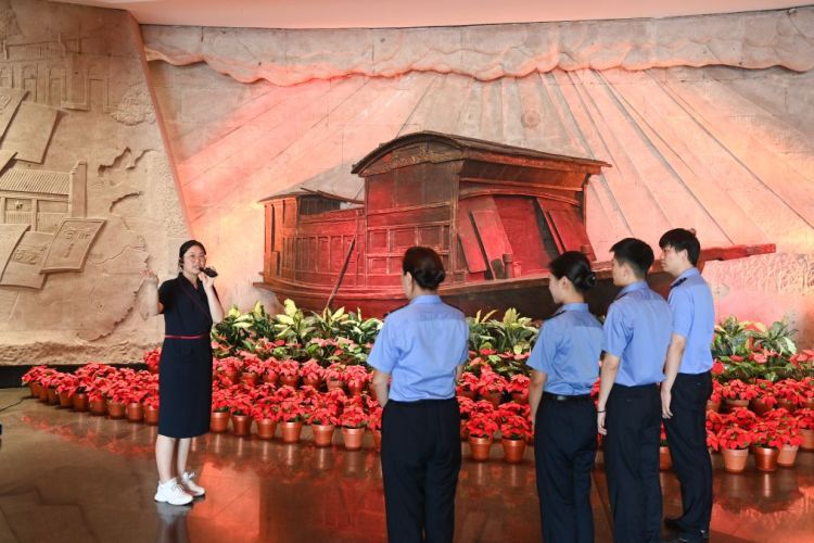 中共一大在嘉兴南湖红船上完成全部议程  第3张