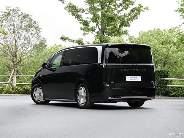 零跑D99正式上市 6款车型售价24.98万-31.98万元 第6张 零跑D99正式上市 6款车型售价24.98万-31.98万元 第6张