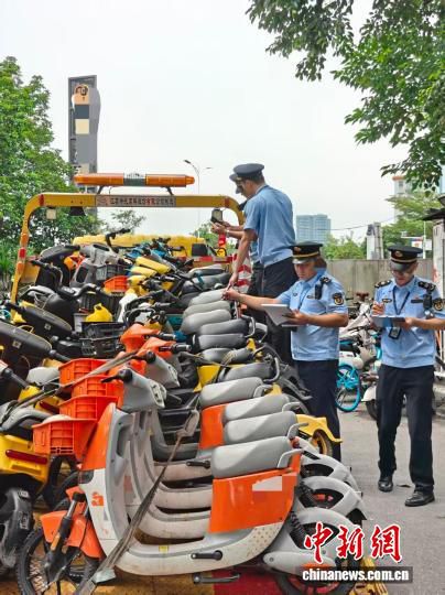 广州市交通运输局等部门没收违规共享电动自行车66辆