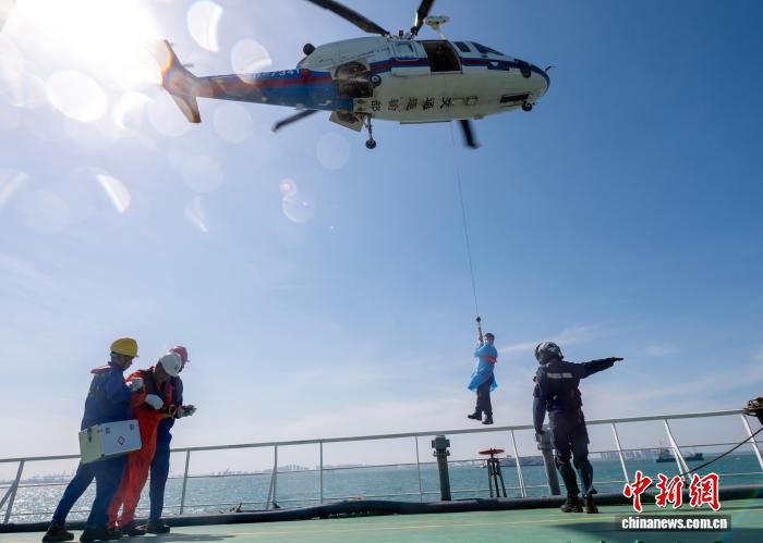 海南洋浦举行2026年海上搜救暨紧急医学救援综合演习 28家单位联合参演 第3张 海南洋浦举行2026年海上搜救暨紧急医学救援综合演习 28家单位联合参演 第3张