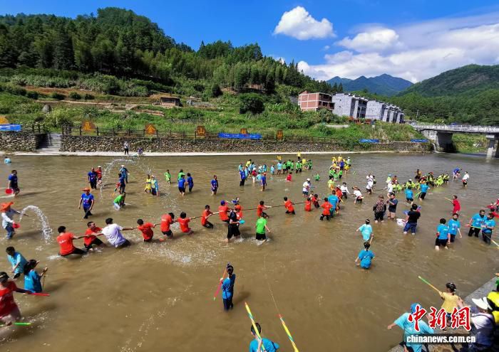 泰宁上清溪仲夏迎客流高峰 河道清淤护岸工程同步推进  第2张