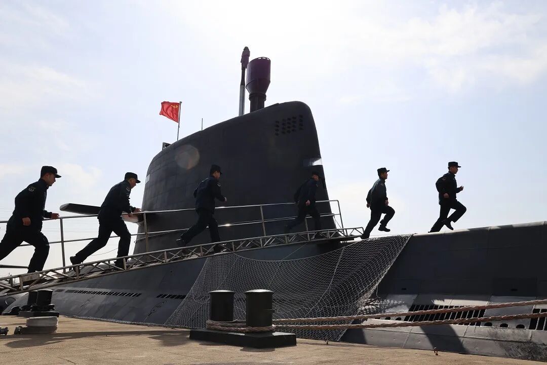 东部战区海军某潜艇支队官兵开展高频考核与日常训练  第2张