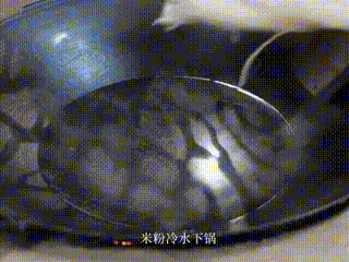 网络社区帖文探讨购车资金来源：首帖表述“买车钱肯定不是自己挣的”