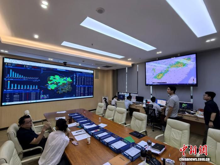 洞庭湖防汛一线引入无人割草机 科技装备破解清障效率难题  第2张