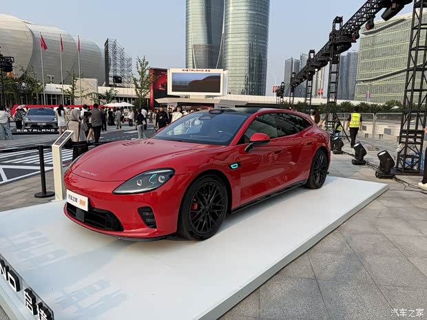 广汽集团与华为乾崑联合发布启境GT7 售价20.99万至32.99万元  第5张