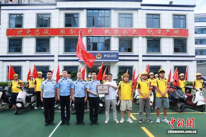 广西防城港“边境骑士”外卖志愿服务队获评全国优秀典型