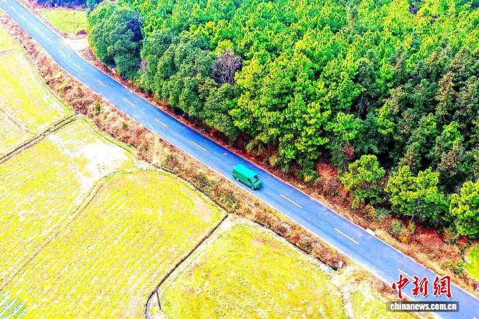 江西峡江“邮快合作”进村 73岁村民网购称比镇上便宜7元