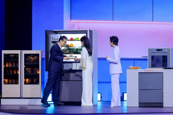 卡萨帝20周年品牌盛典开幕 发布AI之眼2.0升级版指挥家套系  第2张