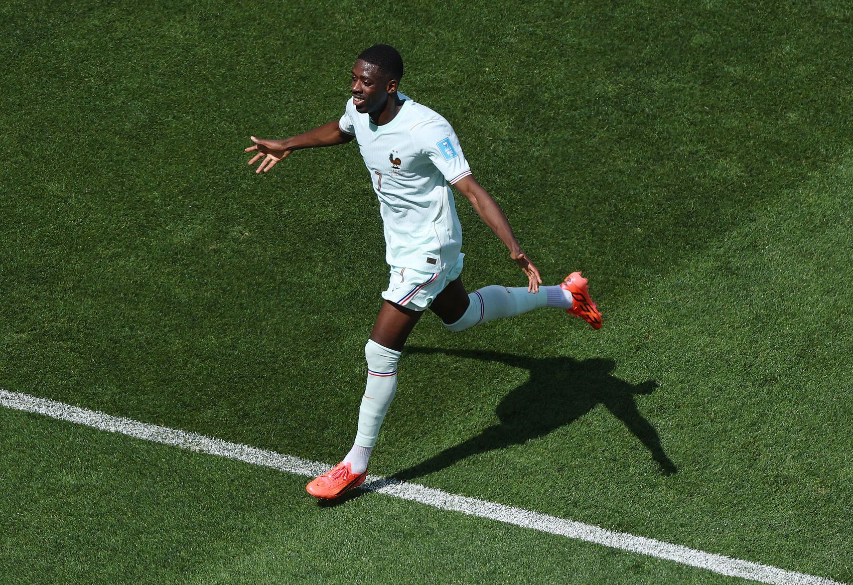 法国队4-1胜挪威登贝莱戴帽 强调小组出线关键与阵容深度