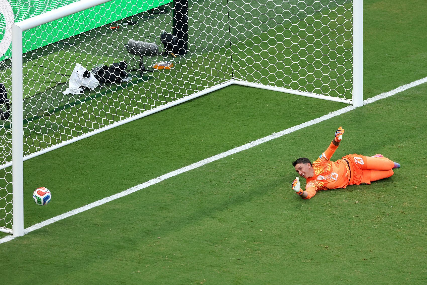 西班牙1-0乌拉圭：上半场仅1次射正即进球，本届世界杯第5次再现