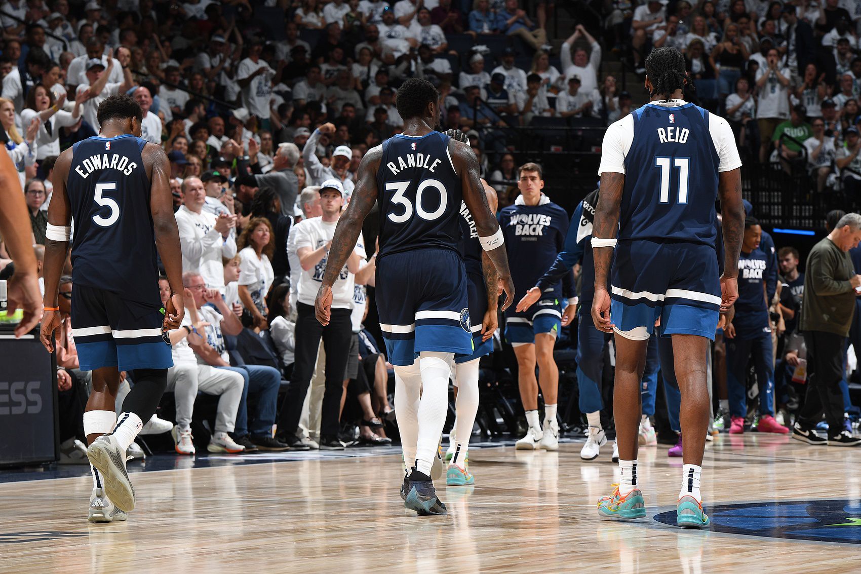 ESPN名记Shams：森林狼薪资空间受限，自由市场将主打底薪签约