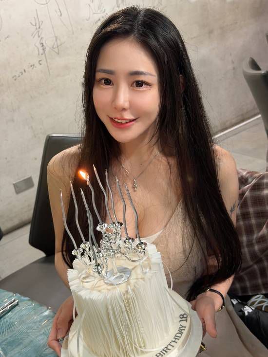 啦啦队团体Formosa Sexy队长梓梓分享35岁生日泳装照片  第2张