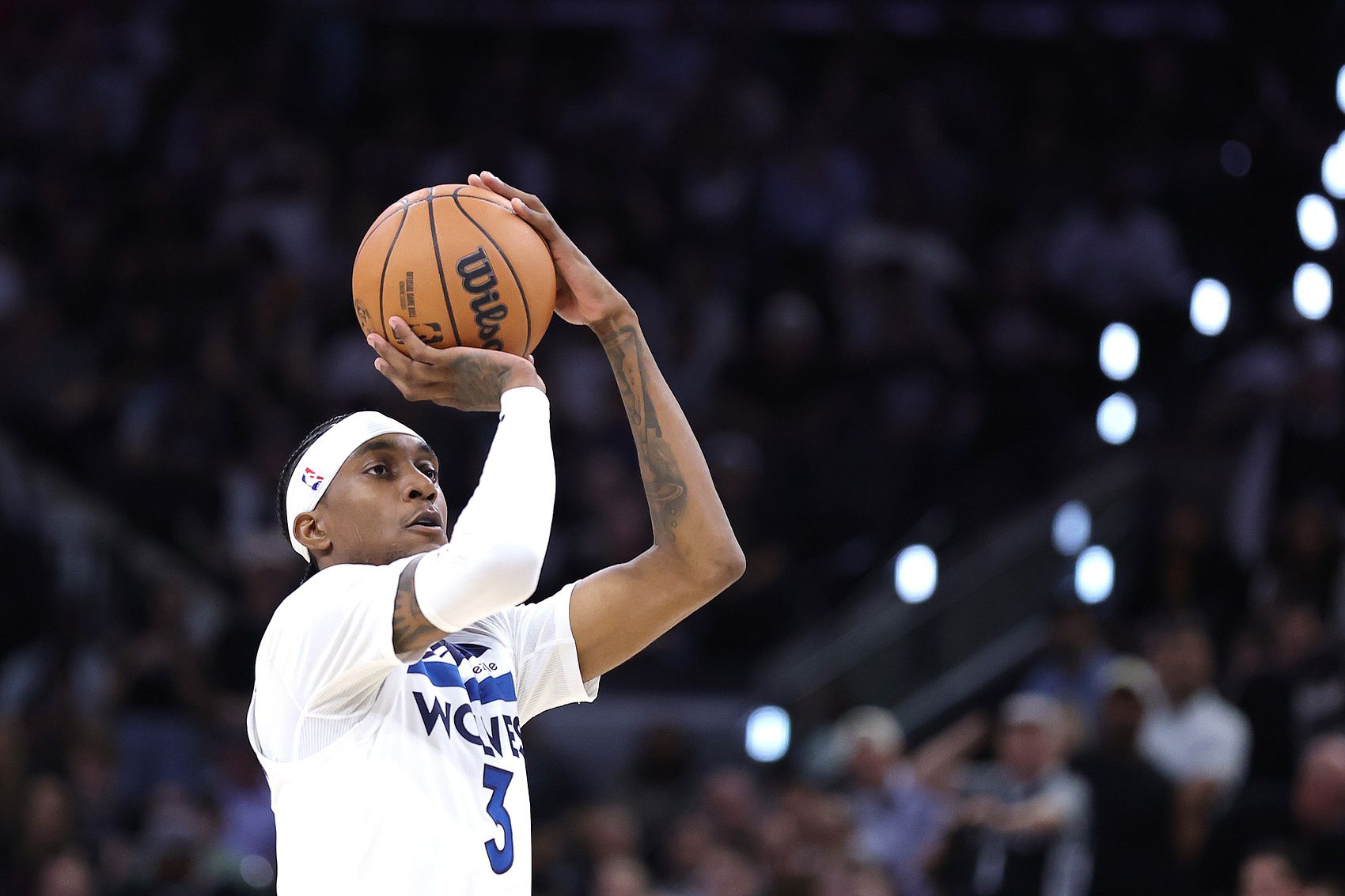 前NBA球员乔·约翰逊：森林狼送兰德尔与首轮签换次轮签 期望麦克丹尼尔斯场均16-24分  第1张