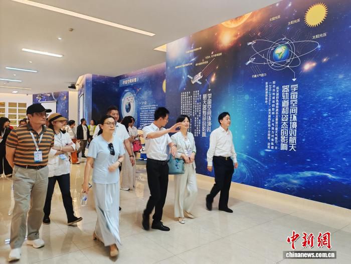 澳门闽侨联谊会参访长春长光卫星：生产线如“科幻场景”