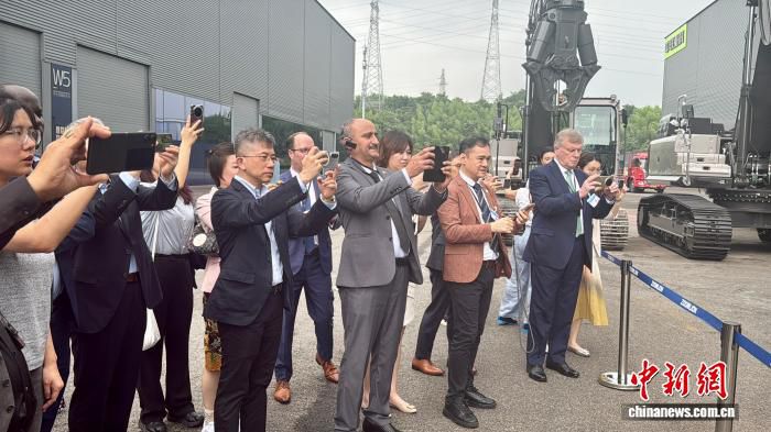 瑞银全球金融市场部中国主管房东明结束湖南访问 向企业家发出推介  第2张