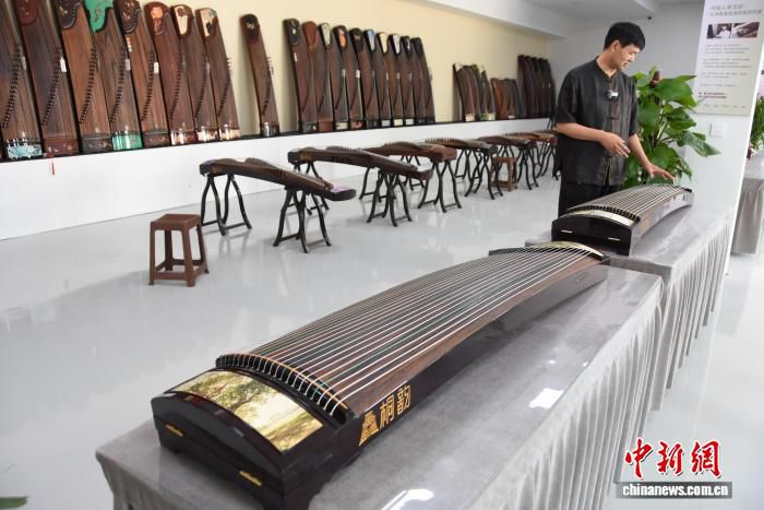 兰考县90后斫琴师徐亚冲：古琴远销欧洲十余国  第2张