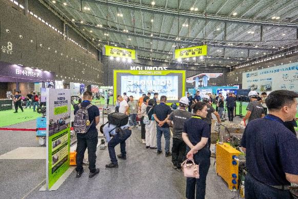 中联重科在2026长沙筑博会展示半干砂浆智能化机器人及地面整体解决方案  第2张