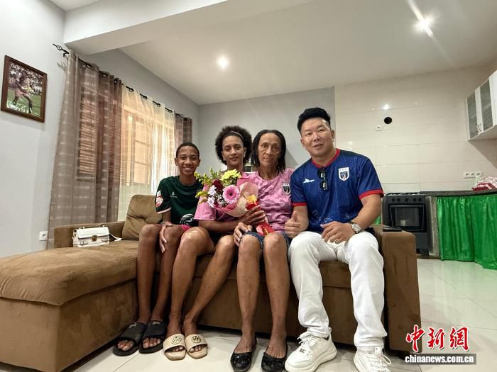 华商林杰助佛得角国门母亲圆梦世界杯