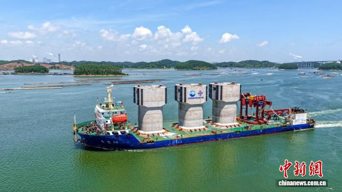 平陆运河1号锚地首件沉箱出运安装 进入水工主体结构施工阶段